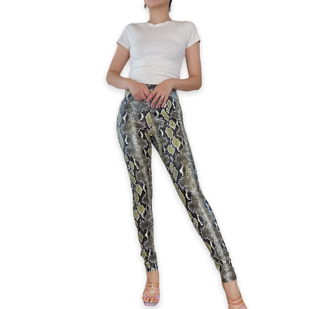 Commando Snake Print Leggings in Black, Gray & Yellow - Picture 15 of 16